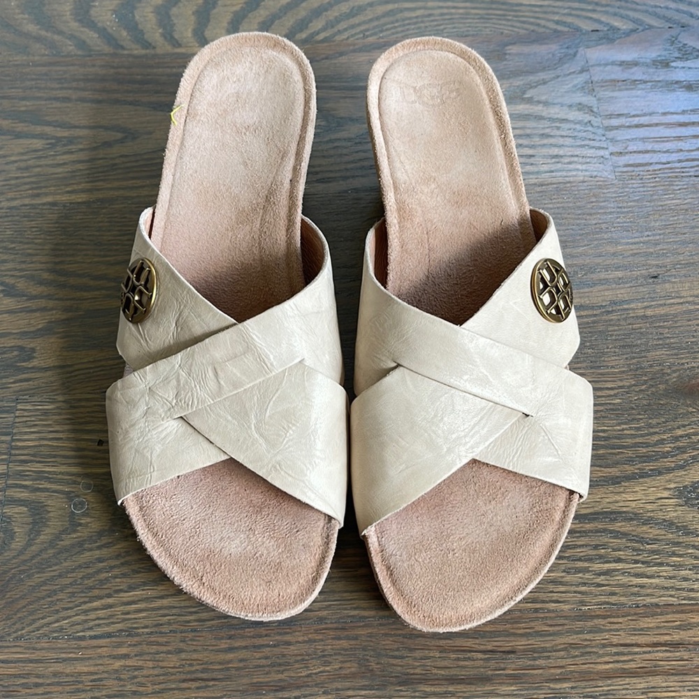 NEW!! Women’s UGG Lyra Cream Leather Wedge Slide Sandals Size 8M